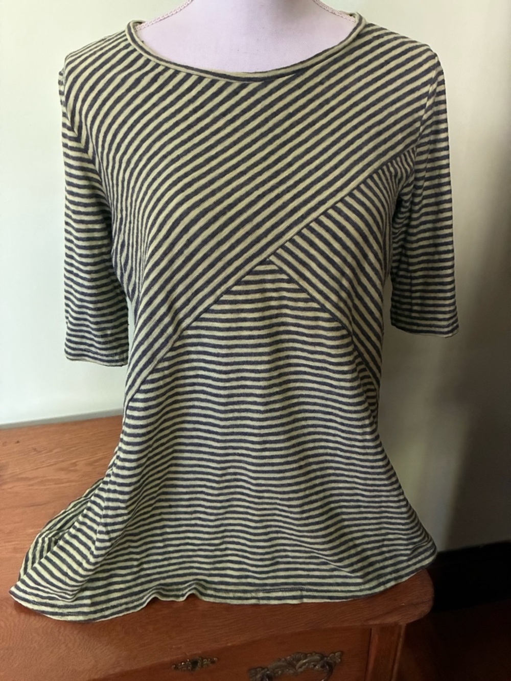 Cut Loose green and grey top, size m